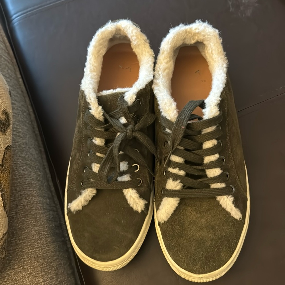 Marc Fisher DaKari Sneakers Olive Green Suede Shearling Lined Size 9